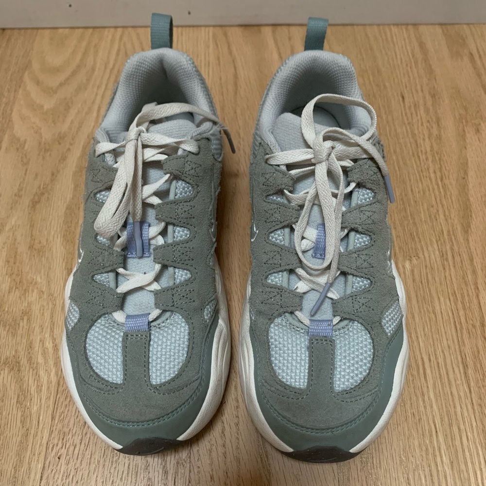 Nike Light Gray Sneakers